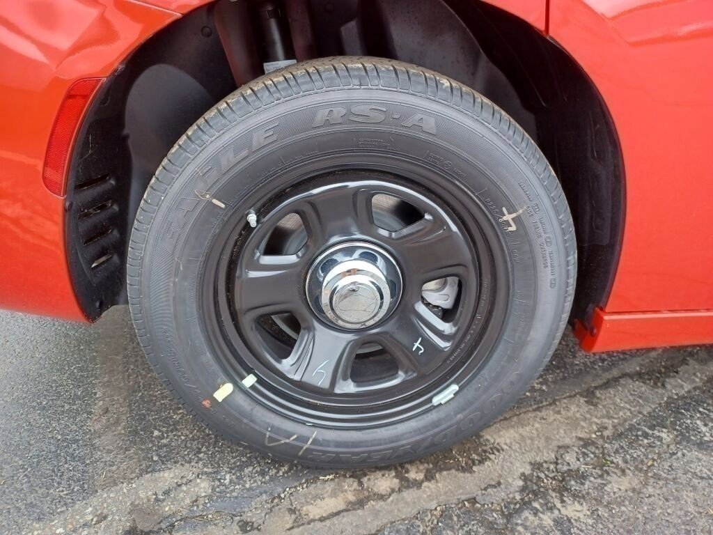 Vehicle image 15 of 40