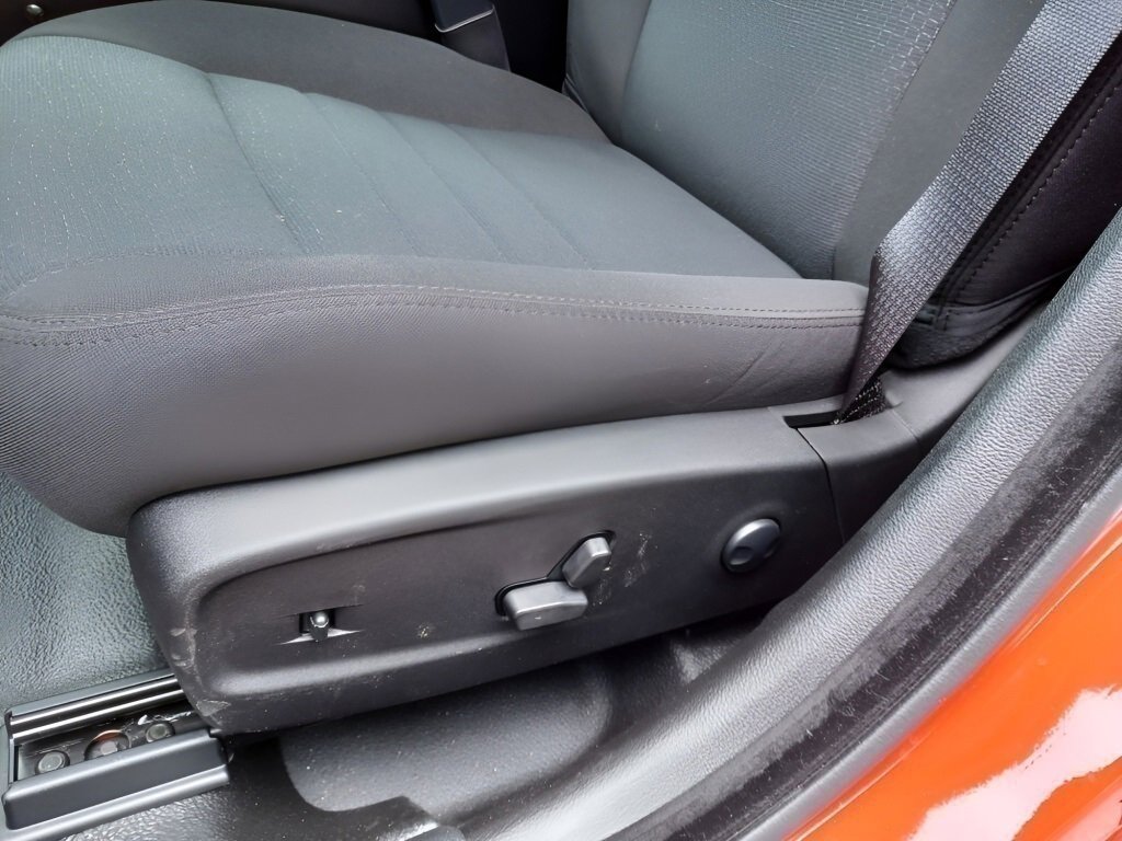 Vehicle image 27 of 40