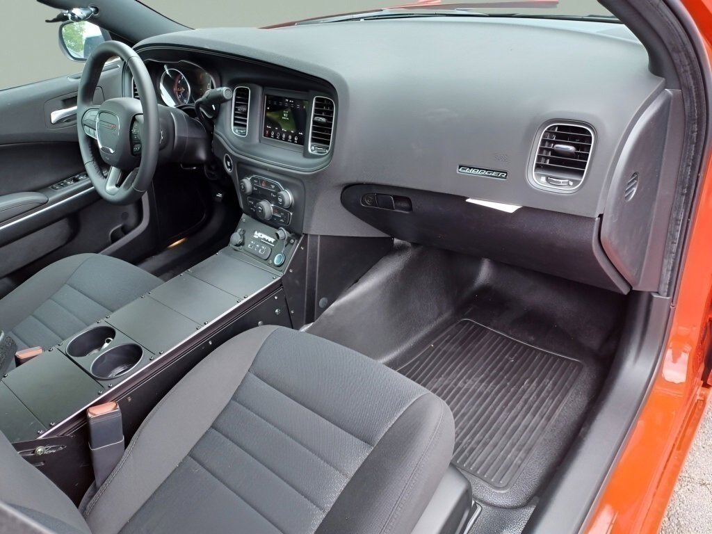 Vehicle image 4 of 40