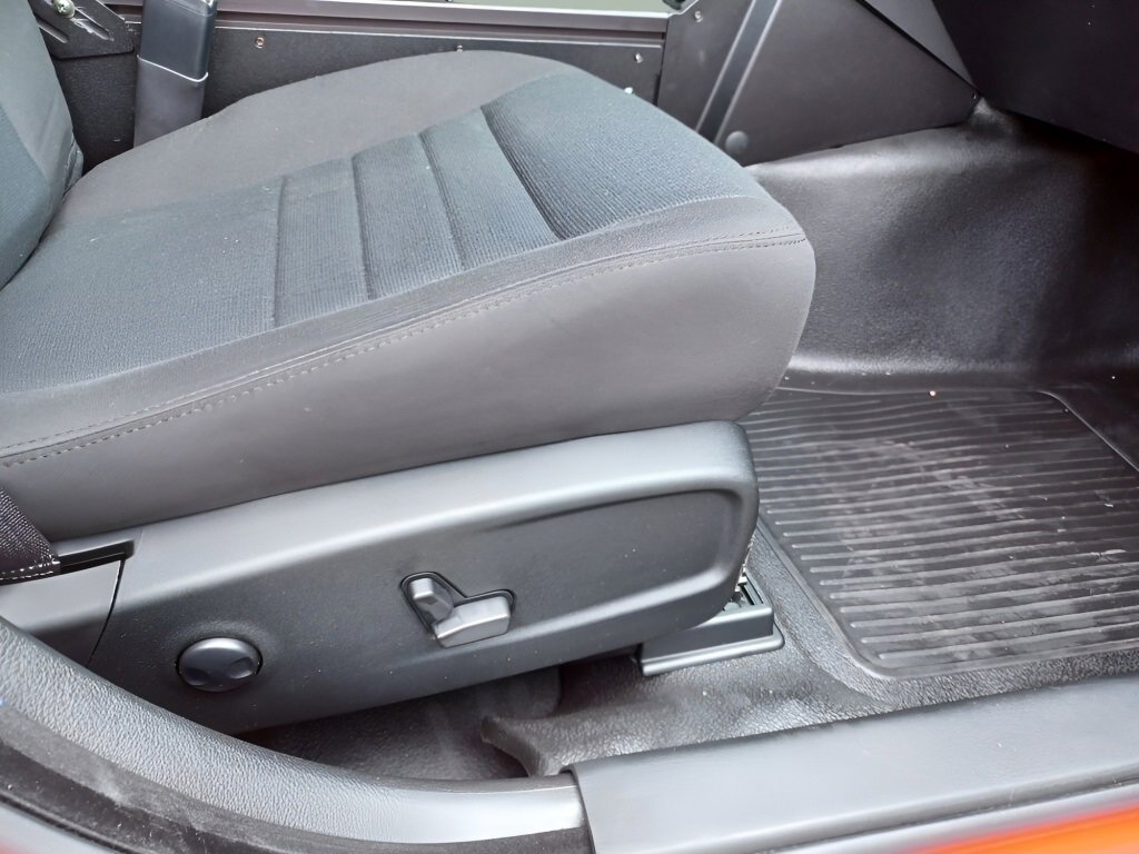 Vehicle image 36 of 40