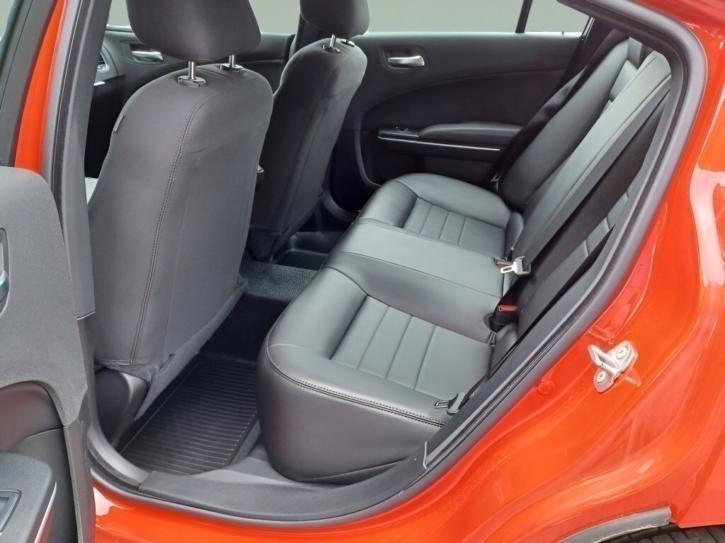 Vehicle image 18 of 40