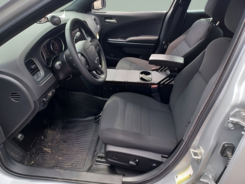 Vehicle image 33 of 40