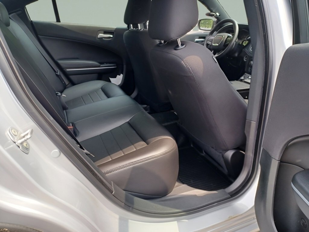 Vehicle image 17 of 40