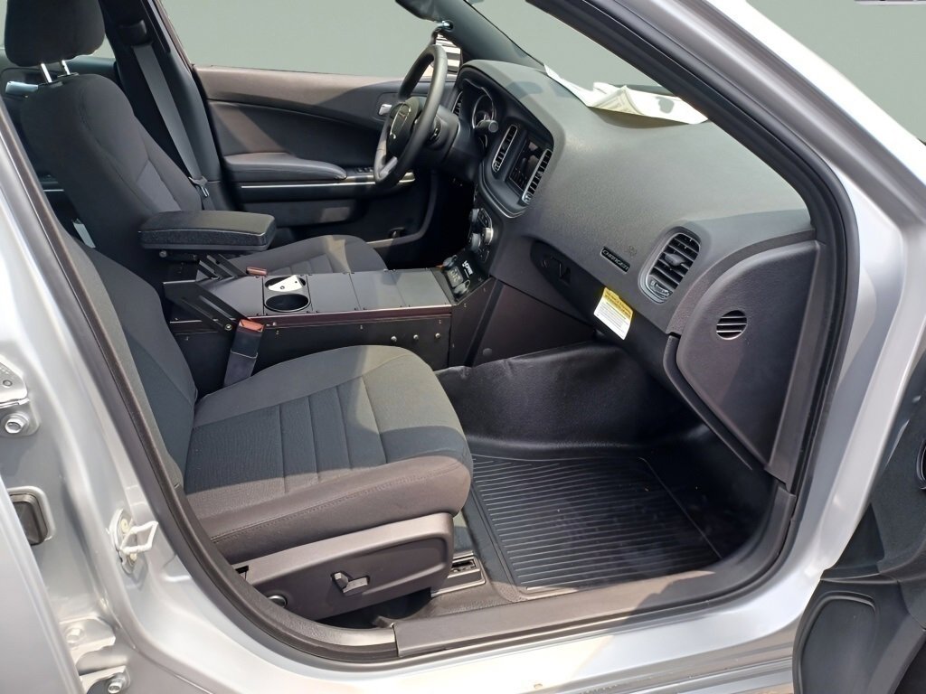Vehicle image 18 of 40
