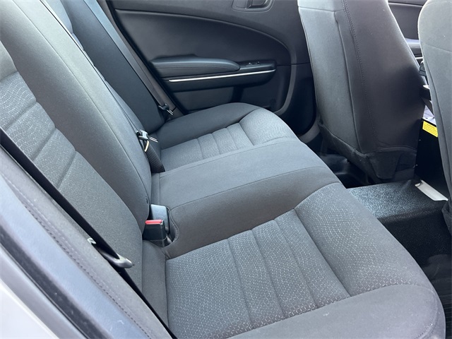Vehicle image 35 of 37