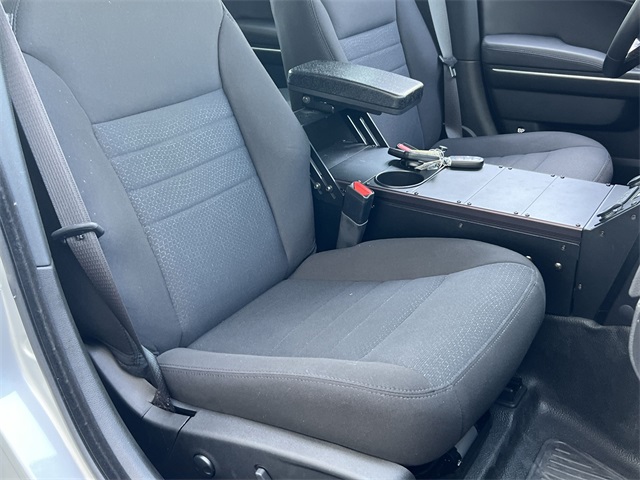 Vehicle image 33 of 37
