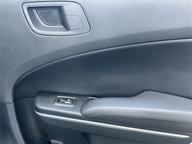 Vehicle image 36 of 37