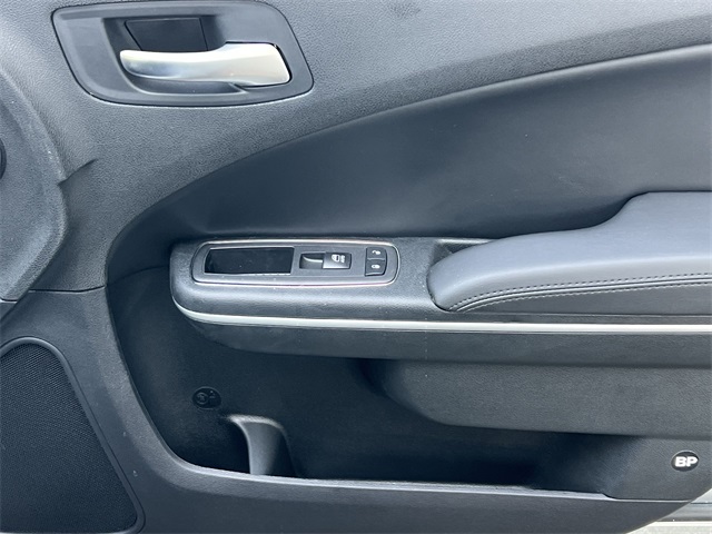 Vehicle image 34 of 37