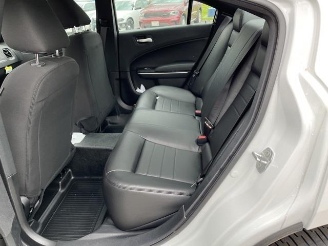 Vehicle image 13 of 19