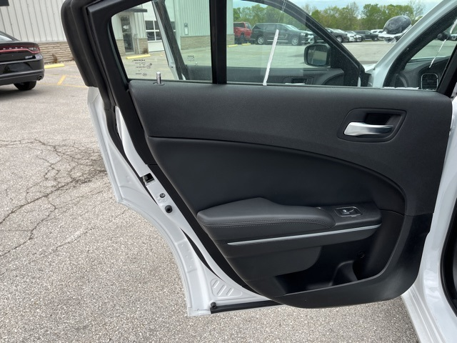 Vehicle image 18 of 19
