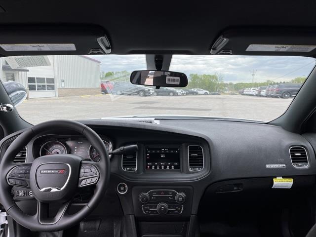 Vehicle image 9 of 19