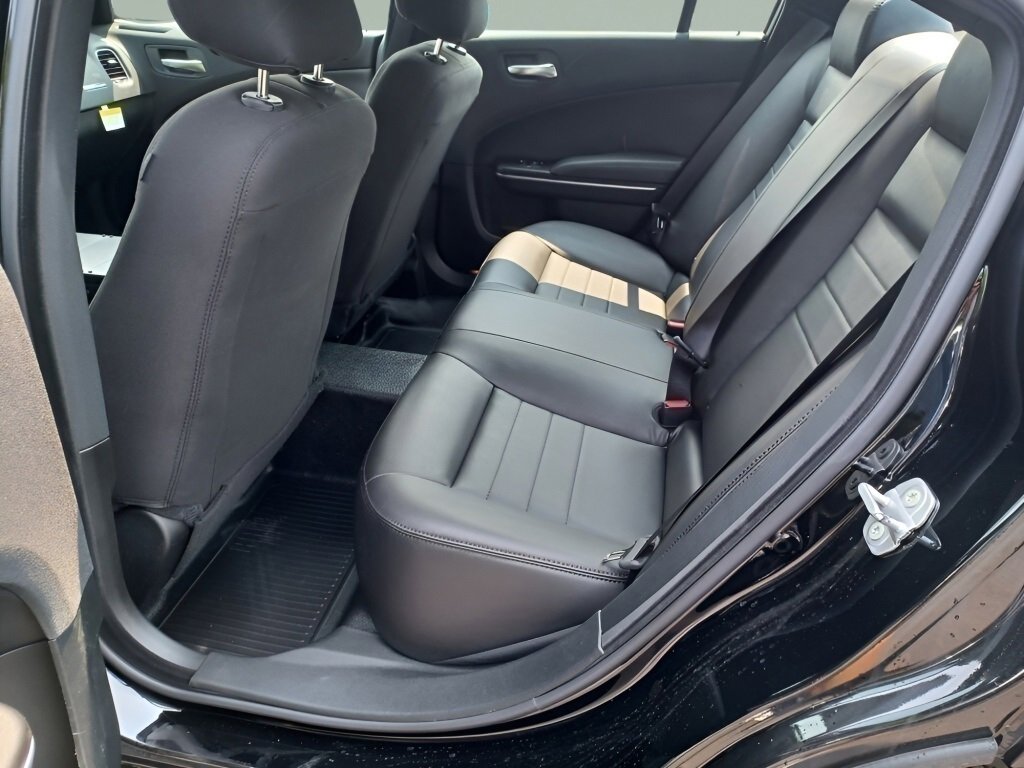 Vehicle image 19 of 40