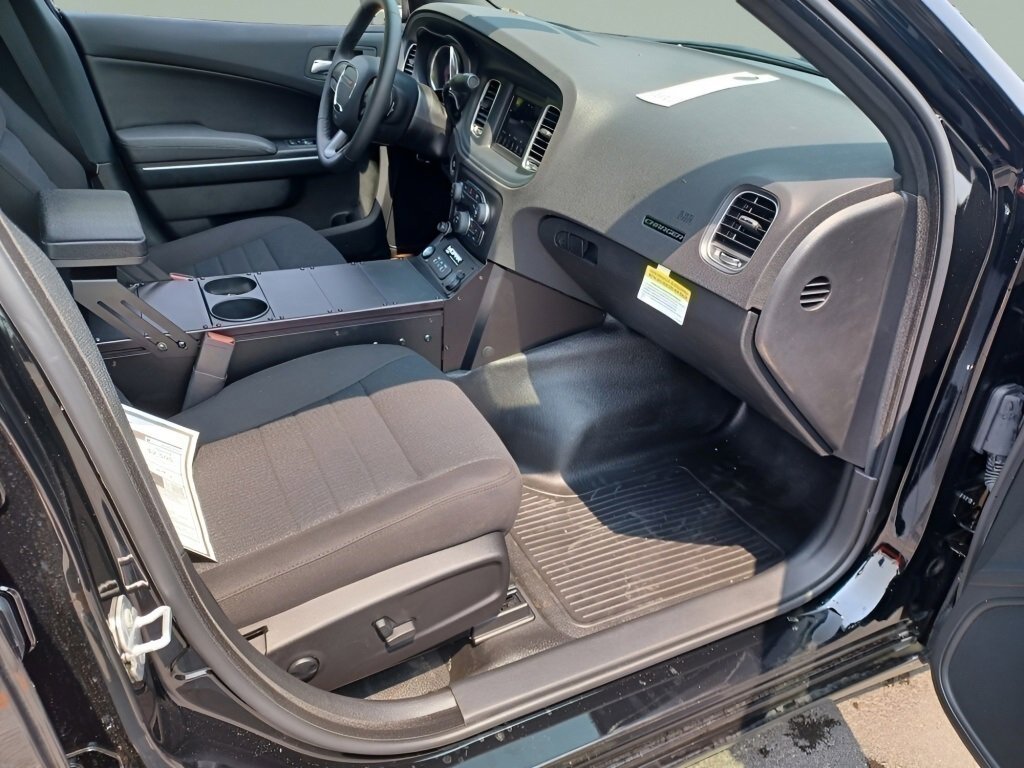 Vehicle image 21 of 40