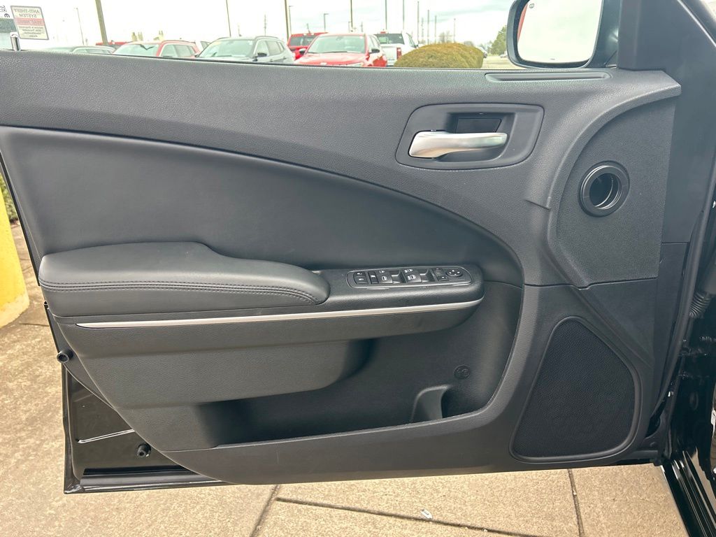 Vehicle image 16 of 23