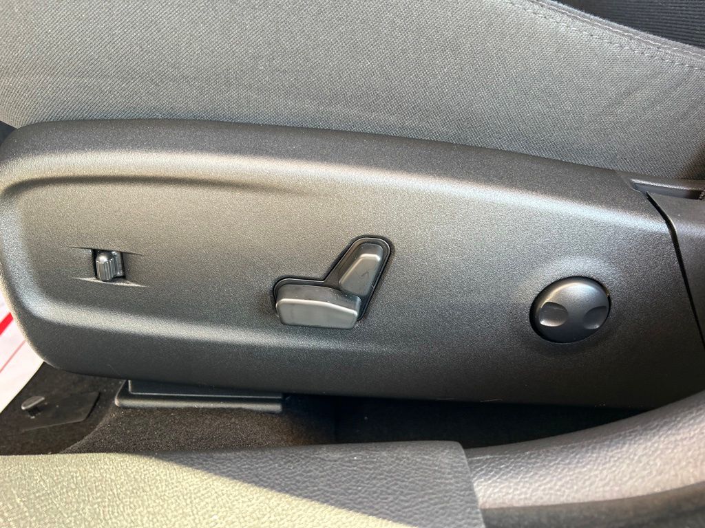 Vehicle image 15 of 23