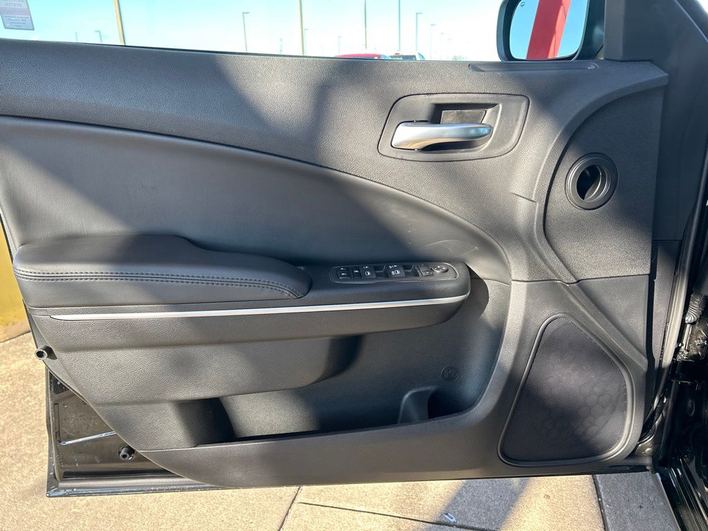 Vehicle image 16 of 23