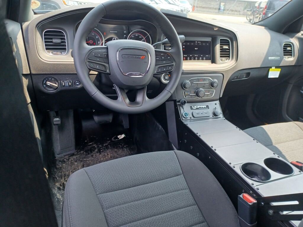 Vehicle image 19 of 40