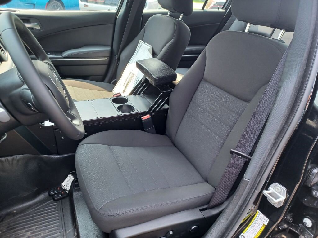 Vehicle image 9 of 40