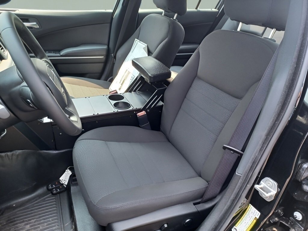 Vehicle image 10 of 40
