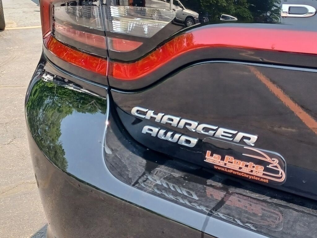 Vehicle image 35 of 40