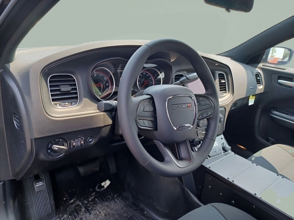 Vehicle image 17 of 40