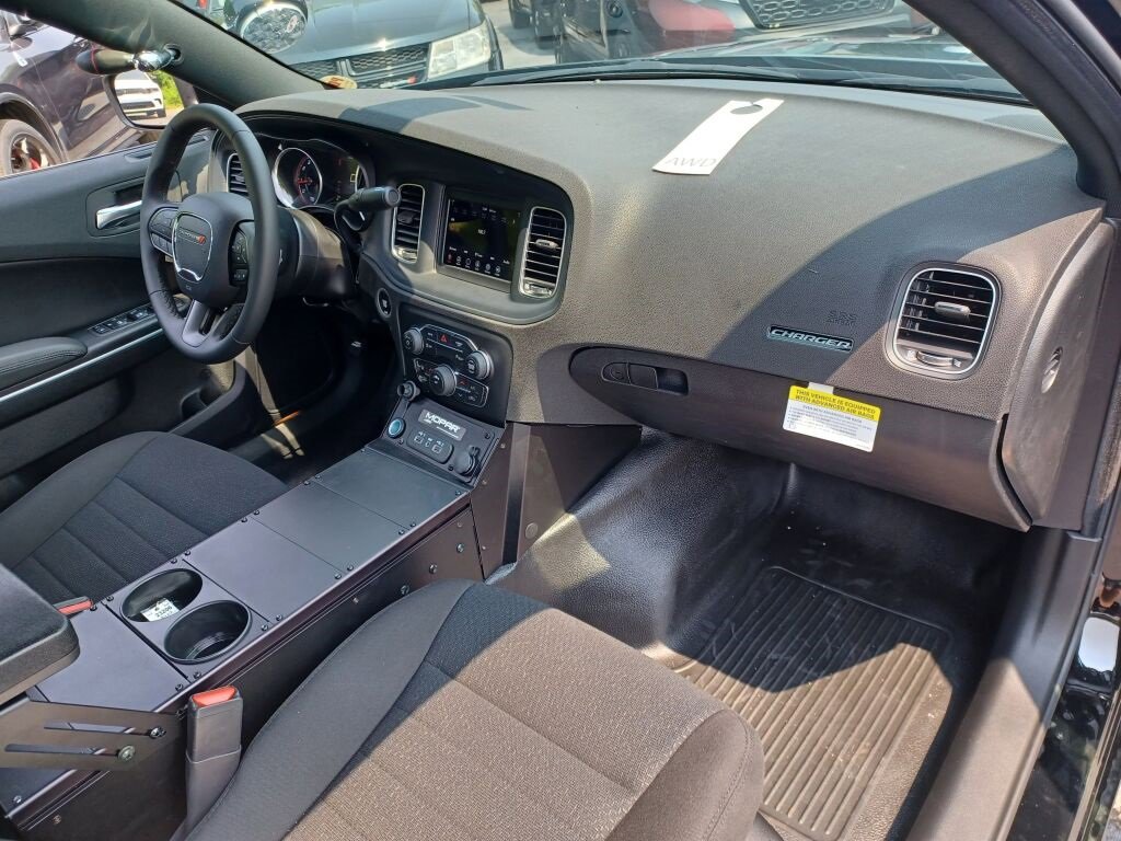 Vehicle image 16 of 40