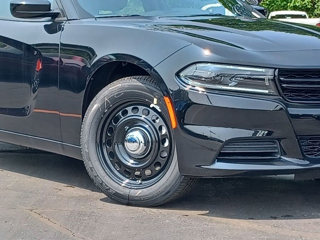 Vehicle image 38 of 40