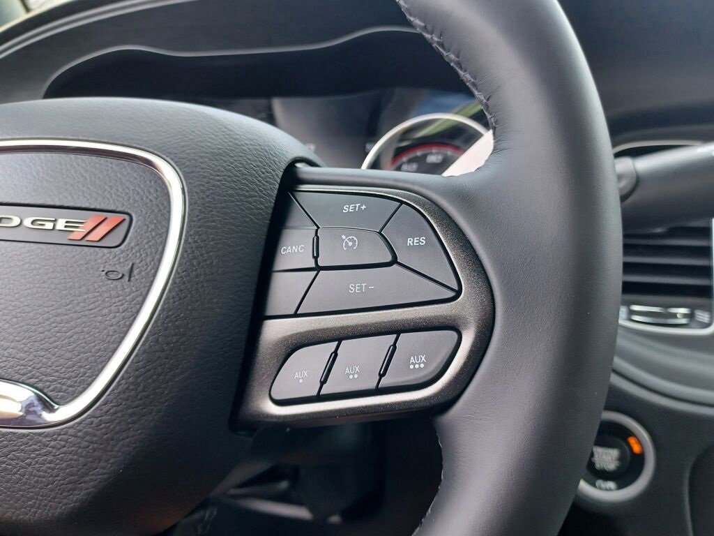 Vehicle image 36 of 40