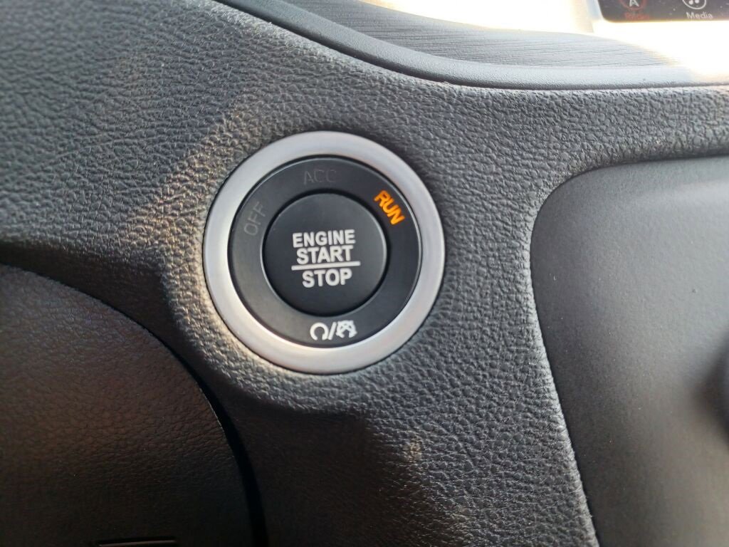 Vehicle image 33 of 40