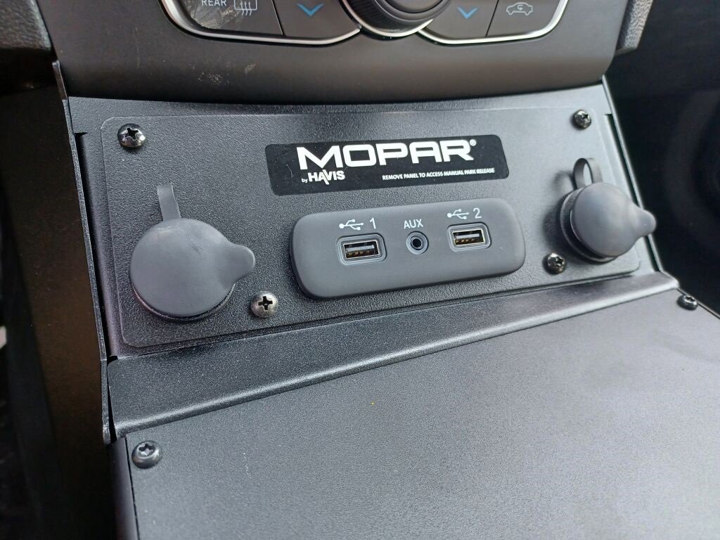 Vehicle image 32 of 40