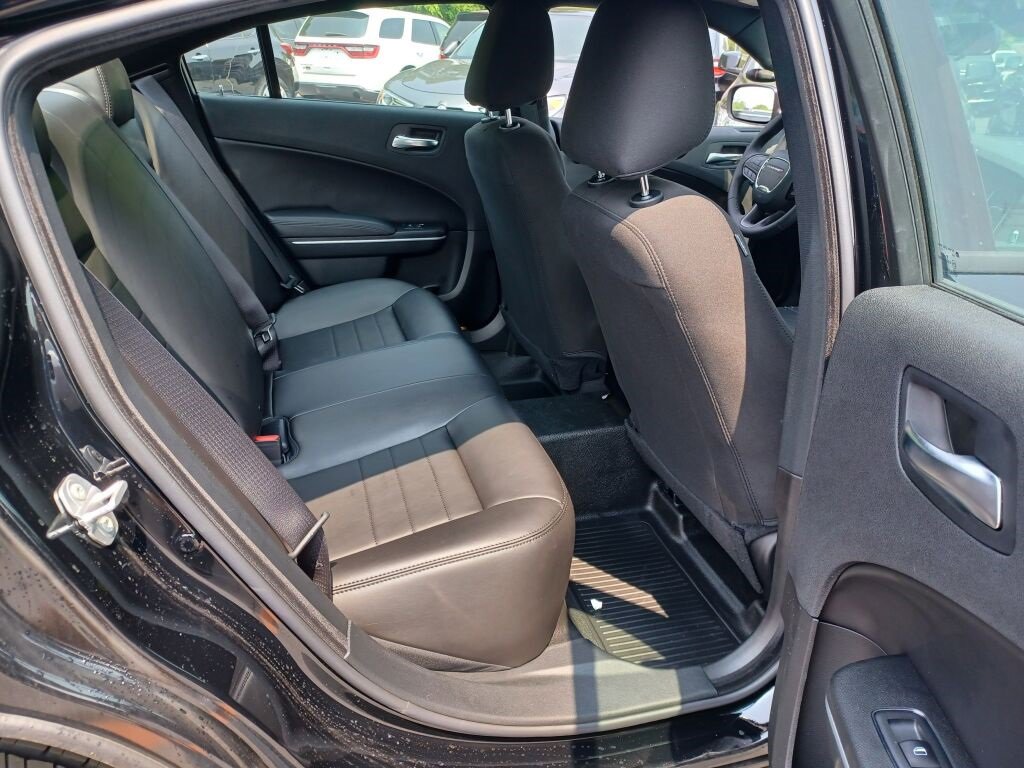 Vehicle image 8 of 40