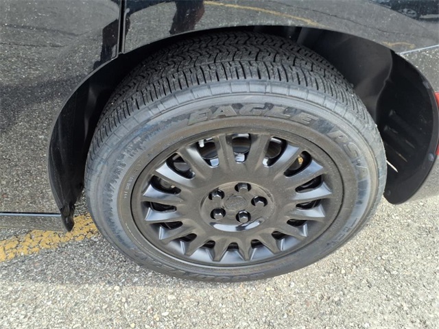 Vehicle image 10 of 12