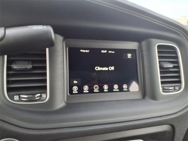 Vehicle image 11 of 12