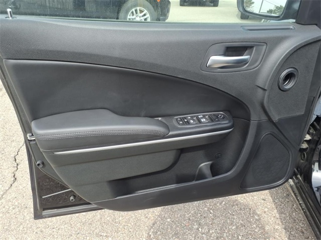 Vehicle image 9 of 12