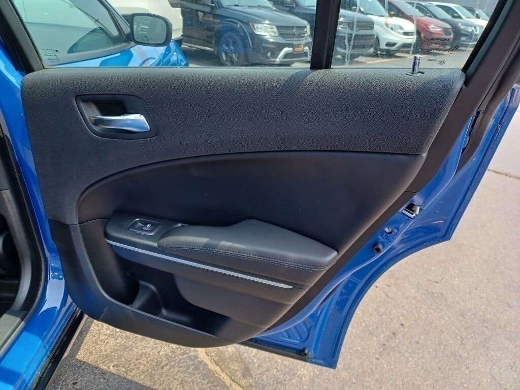 Vehicle image 29 of 40