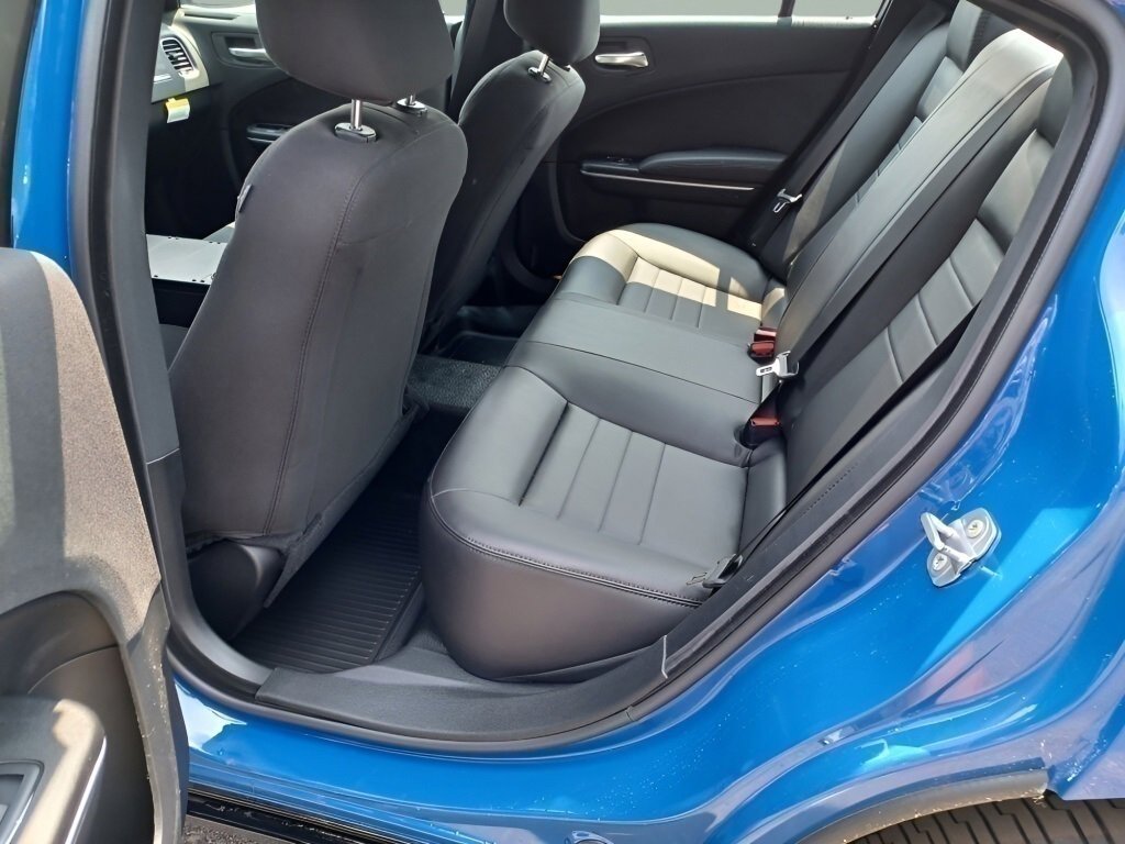 Vehicle image 19 of 40