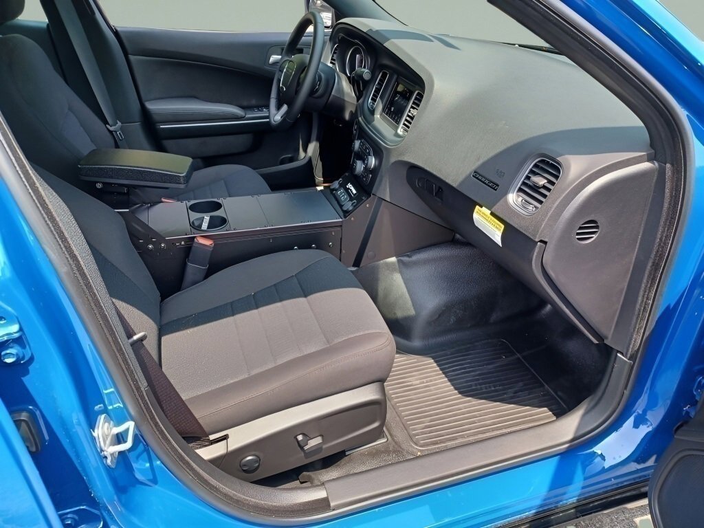 Vehicle image 21 of 40