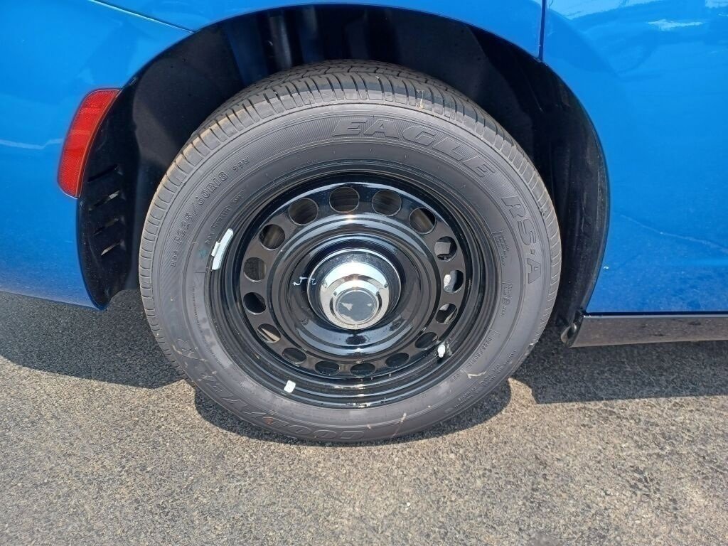 Vehicle image 17 of 40