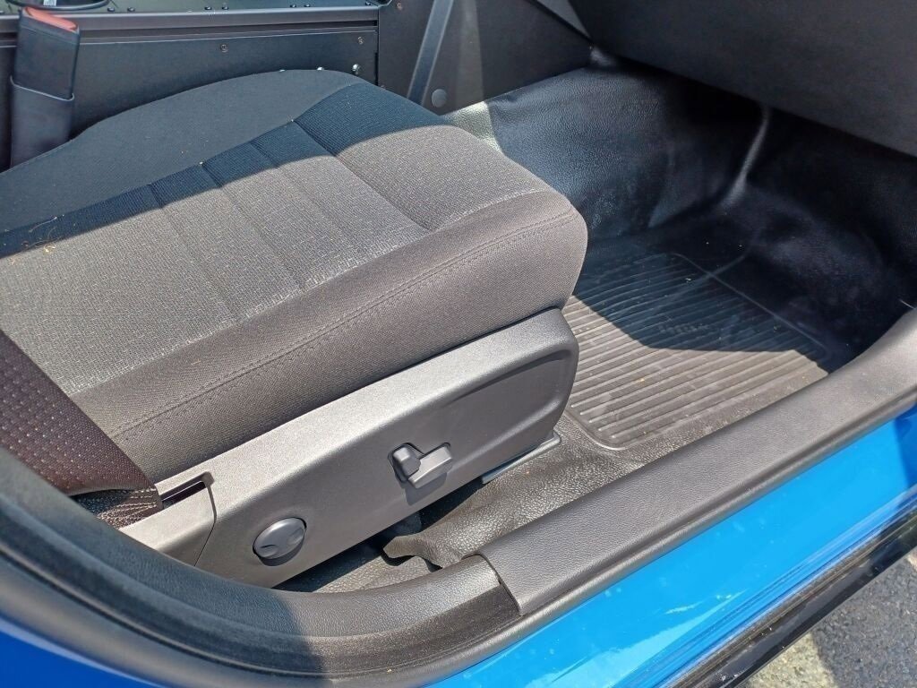 Vehicle image 31 of 40