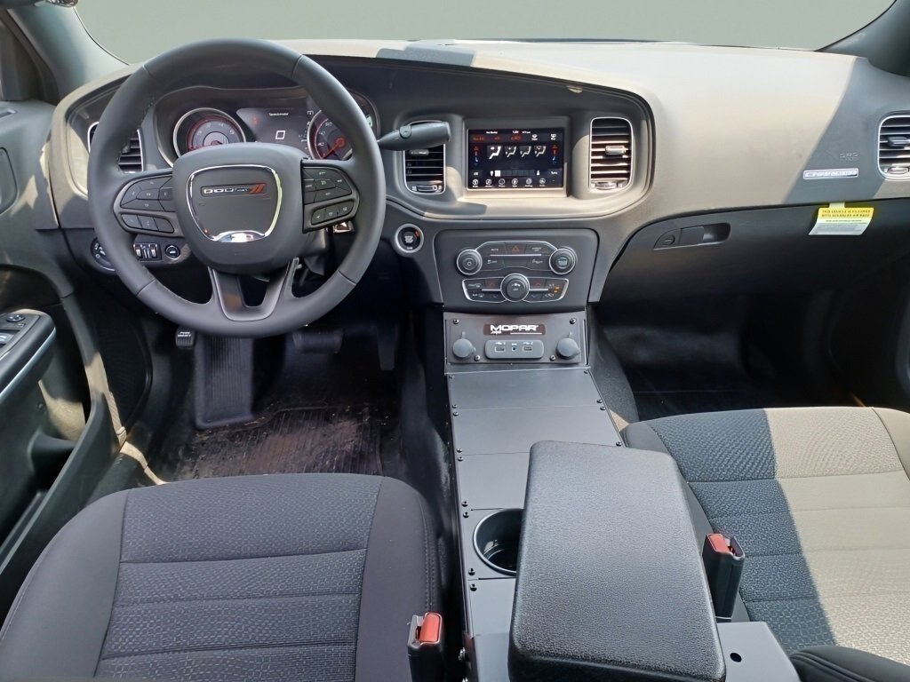 Vehicle image 23 of 40