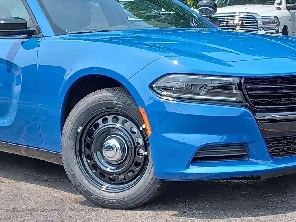 Vehicle image 13 of 40