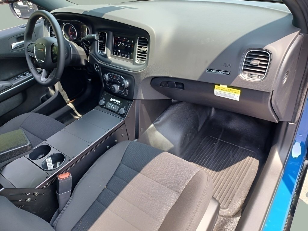 Vehicle image 25 of 40