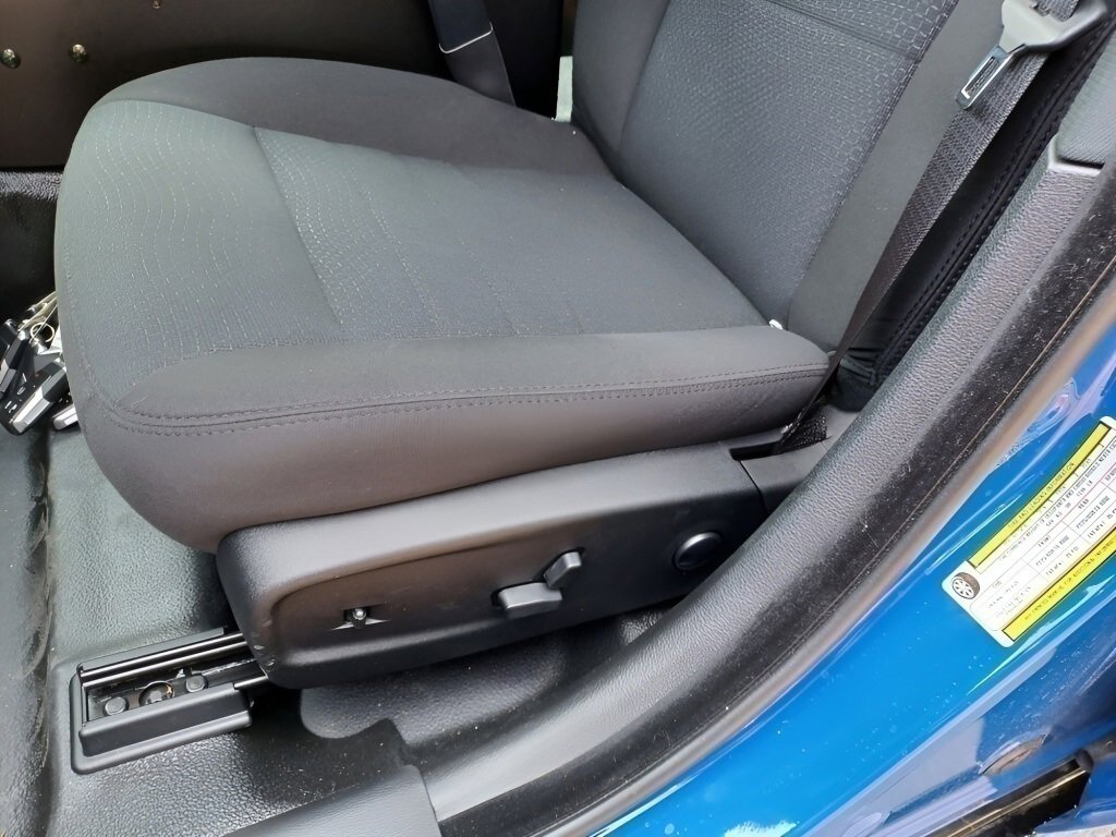 Vehicle image 30 of 40