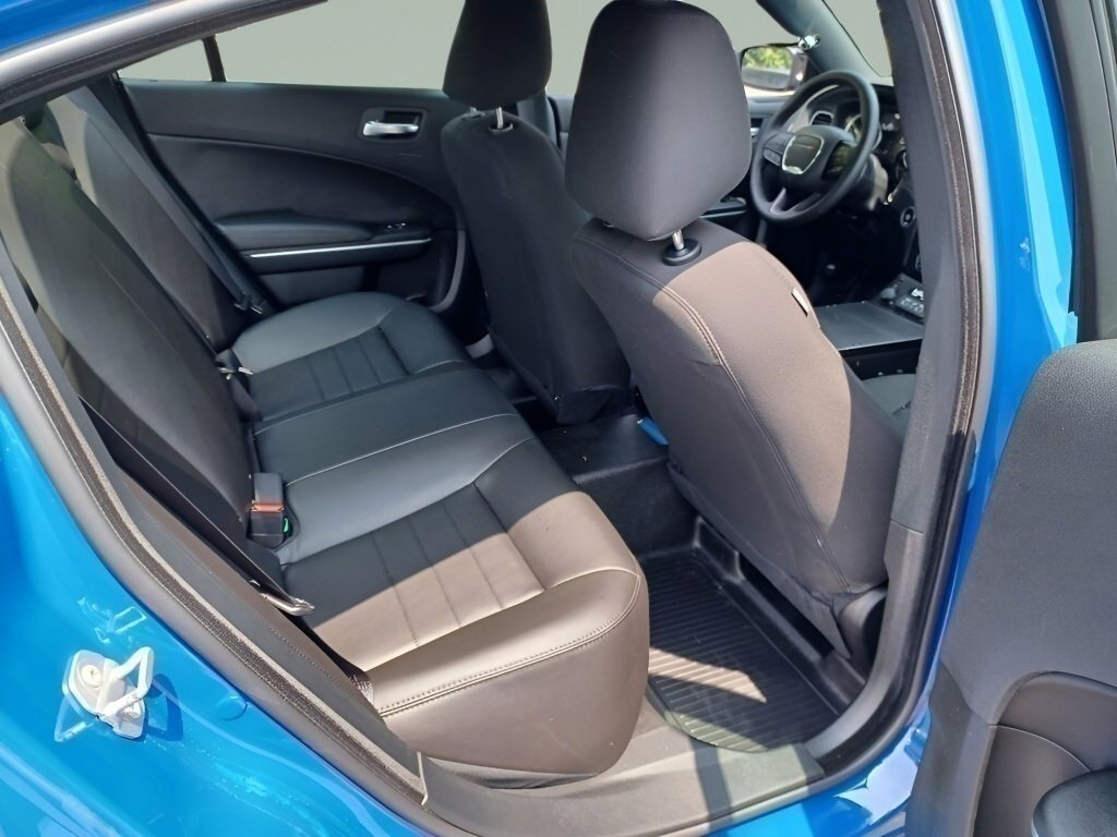 Vehicle image 18 of 40
