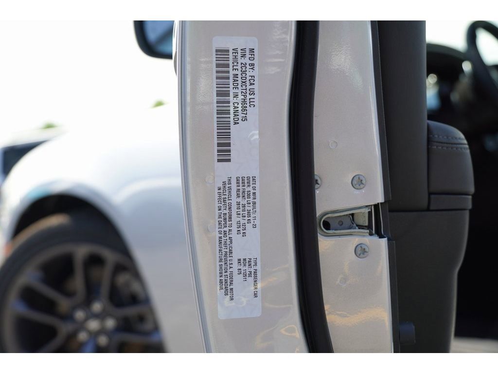 Vehicle image 20 of 24