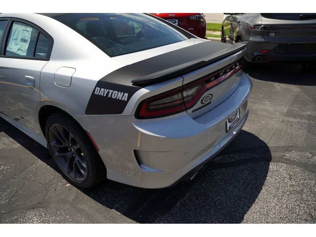 Vehicle image 4 of 24