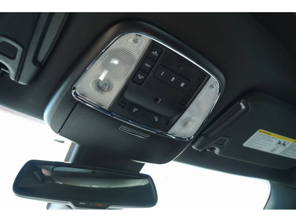 Vehicle image 18 of 24