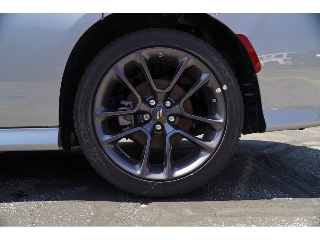 Vehicle image 6 of 24