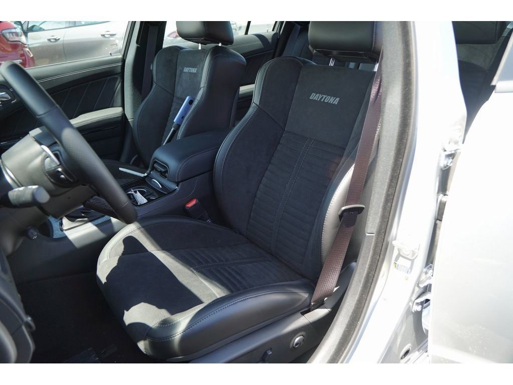Vehicle image 8 of 24