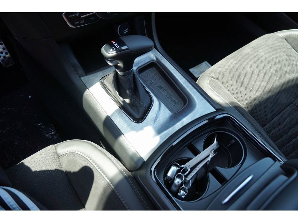 Vehicle image 17 of 24